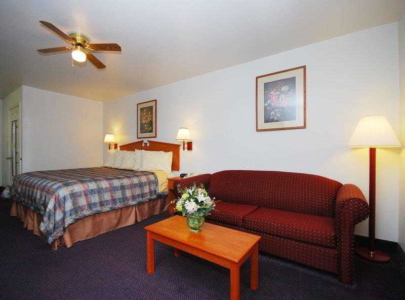 Best Western Pineywoods Inn Atlanta Room photo