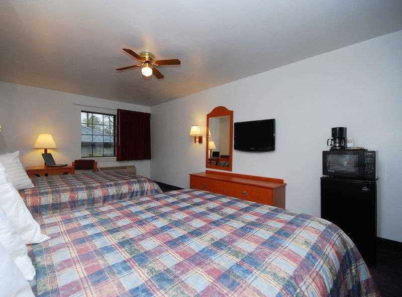 Best Western Pineywoods Inn Atlanta Room photo