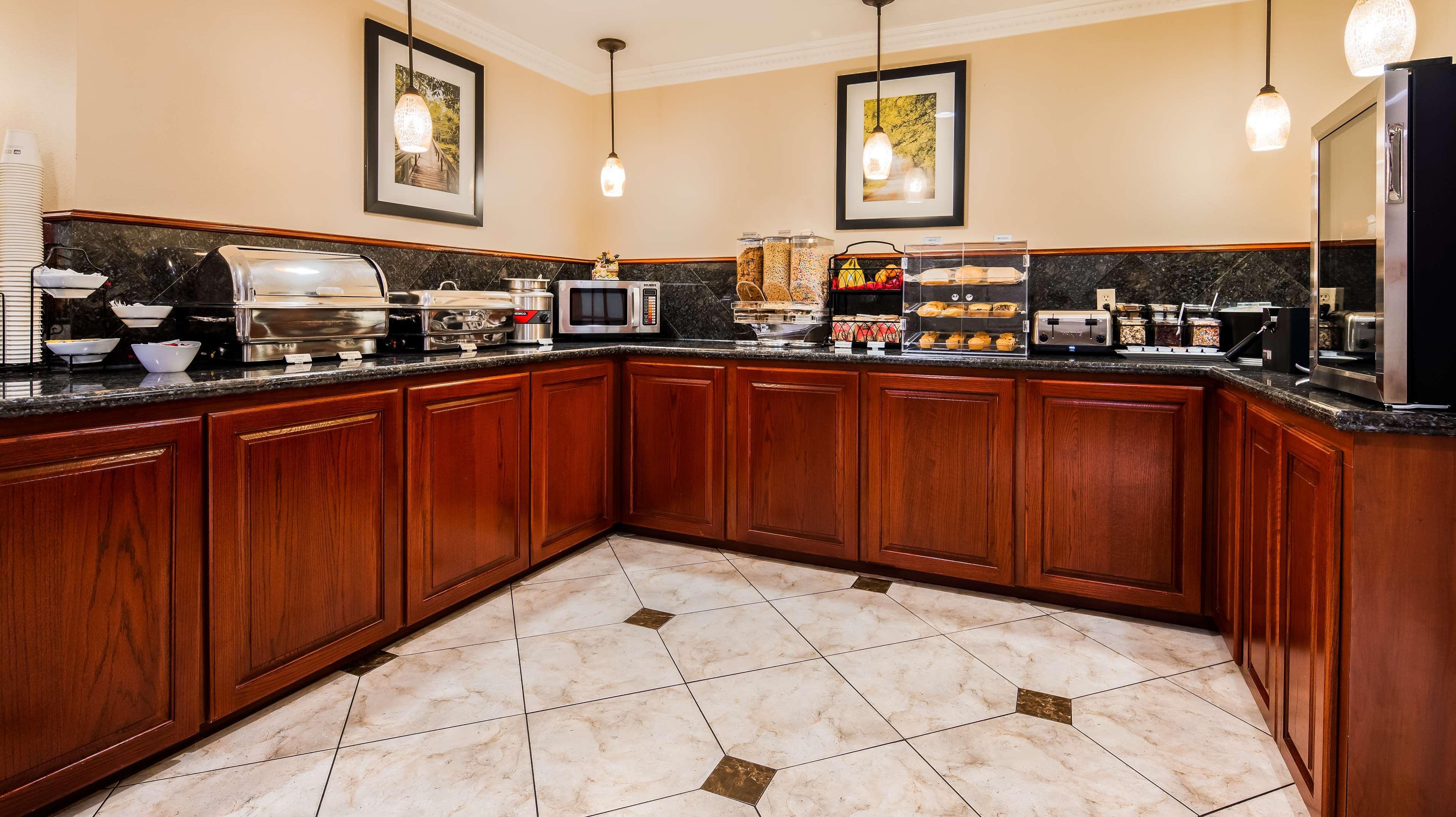Best Western Pineywoods Inn Atlanta Exterior photo