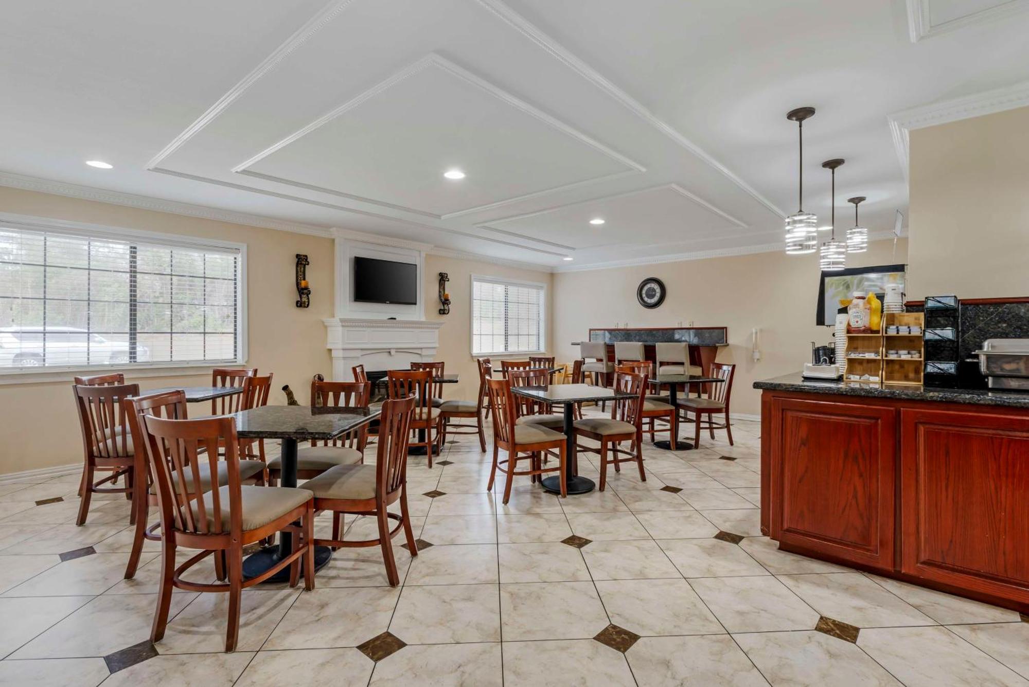 Best Western Pineywoods Inn Atlanta Exterior photo
