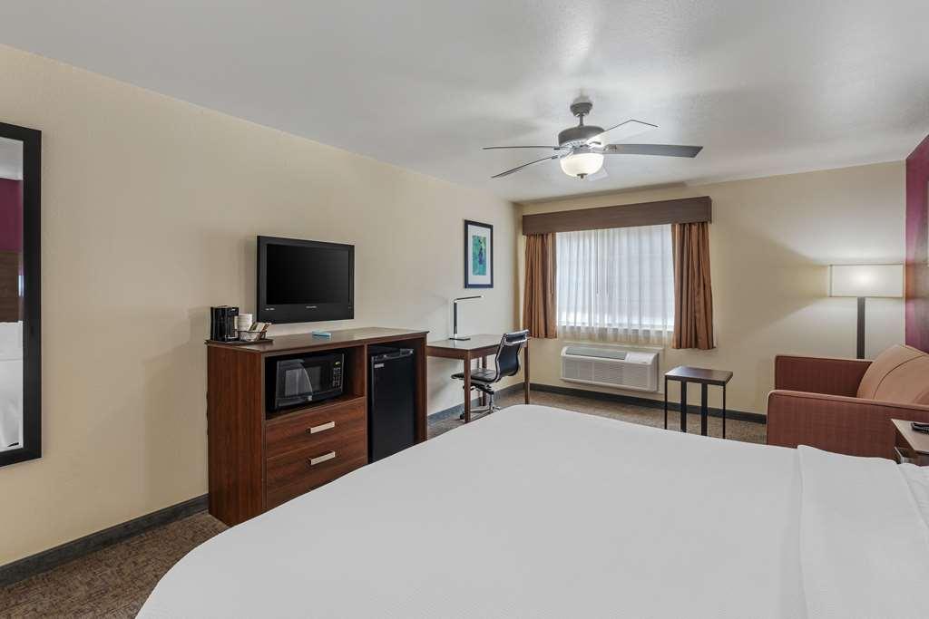 Best Western Pineywoods Inn Atlanta Room photo